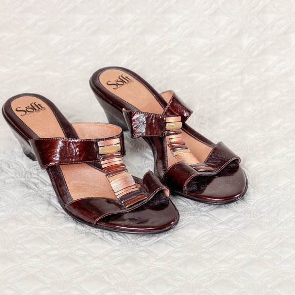 New Sofft slip on sandals with metal/enamel accent - 11 - Picture 2 of 5